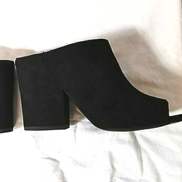 BP open toe chunky heel mules DARK black in color, size 6 1/2. EUC. (D) - Picture 6 of 10